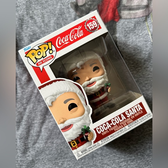Coca Cola Sitting Santa t-shirt and Funko Pop! figure - Picture 2 of 6